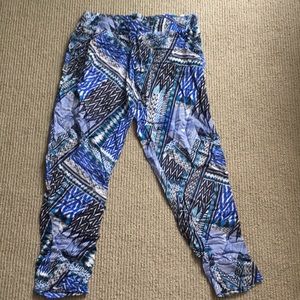 Flow, stretchy patterned cotton on pants, pockets!